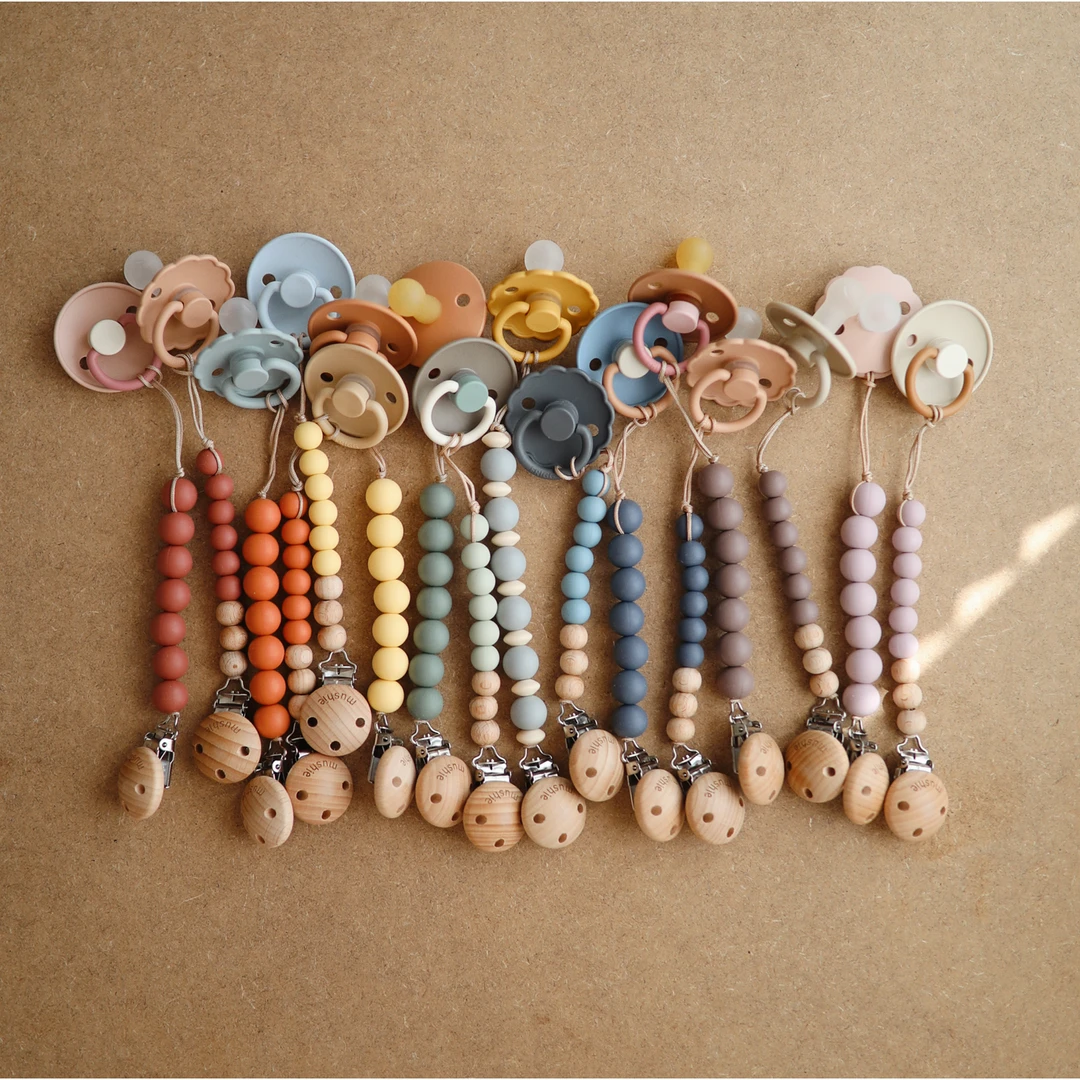 Mushie Cloudy Mauve Cleo Pacifier Clip 5 Mushie Cloudy Mauve Cleo Pacifier Clip