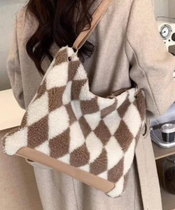J+j Beige Fluffy Diamond Pattern Bag Bags