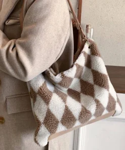 J+j Beige Fluffy Diamond Pattern Bag Bags